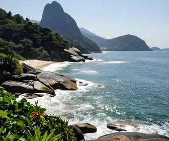 Descubra a Praia Preta: Um Refúgio em Guarujá Descubra a Praia Preta: Um Refúgio em Guarujá