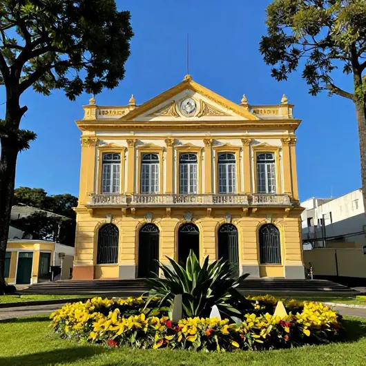 Teatro Procópio Ferreira: Cultura e Entretenimento em Guarujá
